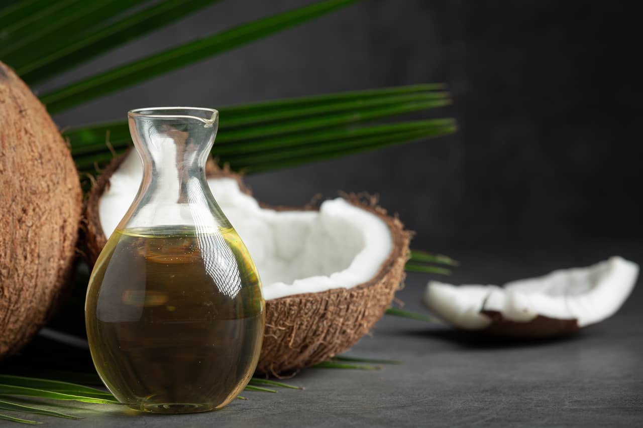 Coconut oil Vs. Castor oil- Which hair oil is best for Indian hair