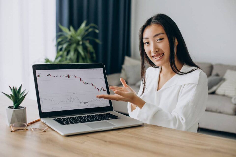 Why Women Should Learn Cryptocurrency INVESTMENTS